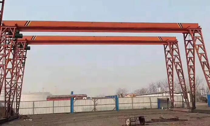 龍門吊設(shè)備電動機的絕緣層構(gòu)造，是根據(jù)電流量尺寸或是工作電壓多少明確?